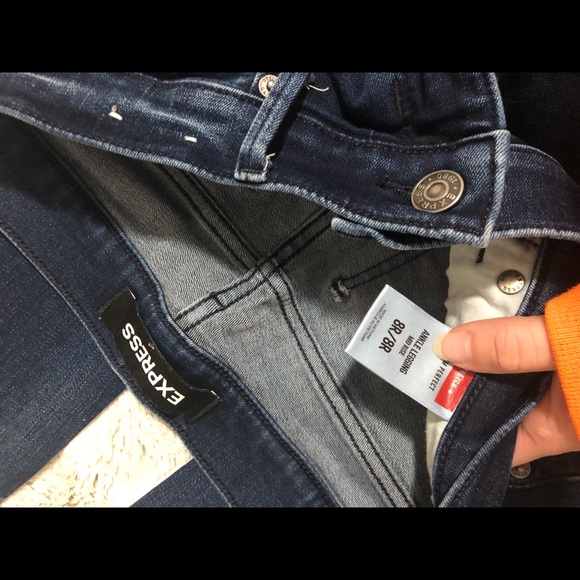 Express - Picture 2 of 3